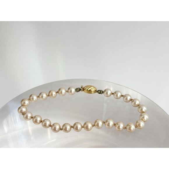 Vintage Rich Faux Pearl Avant Garde Stylish Marvella Gold T Bracelet - 7.5" - Picture 10 of 10